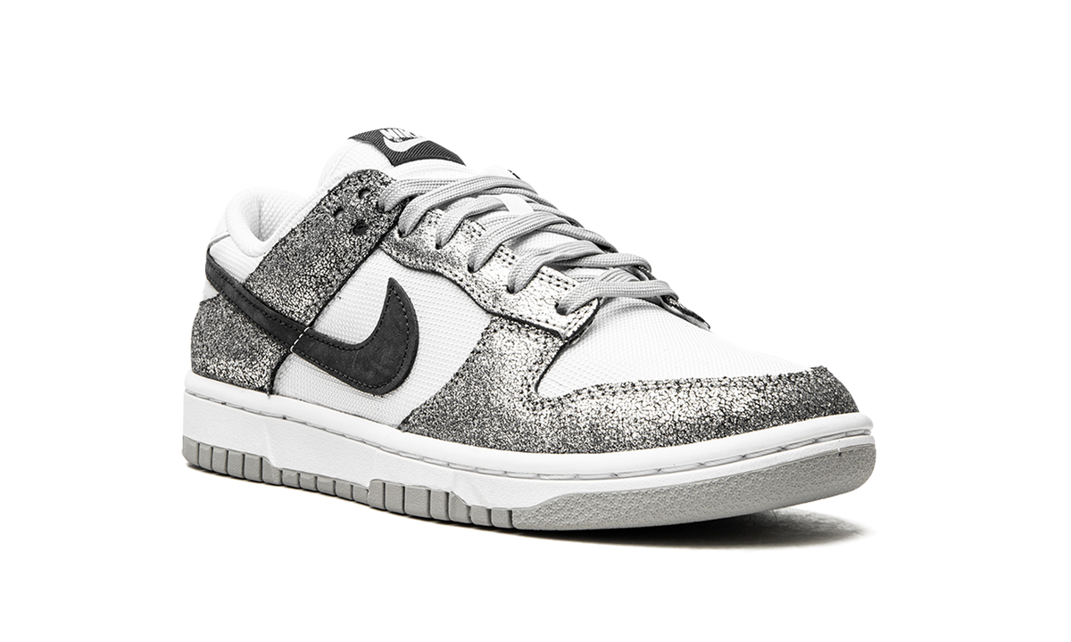 Nike Dunk Low SE WMNS "Golden Gals" DO5882 001